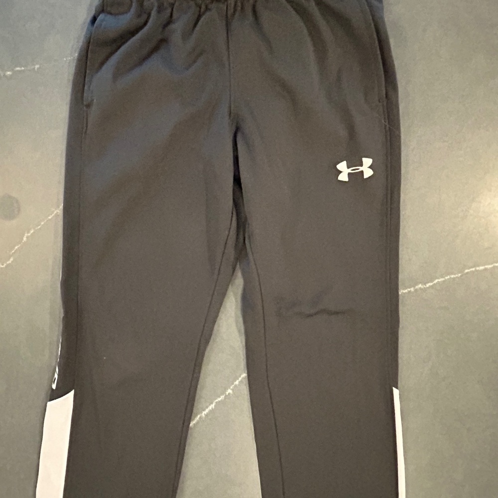 Kids Size Small Under Armour Pants - Black with Gray Stripe - Warm and Comfy